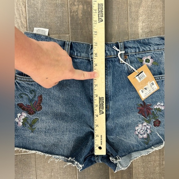 NEW Reformation High Rise Jean Shorts Floral Fauna Embroidery - Picture 10 of 11